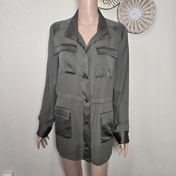 Chicos Semi Sheer Cargo Blouse 4 Front Pockets Olive Size 2 (Large) Snap Closure - Picture 1 of 13